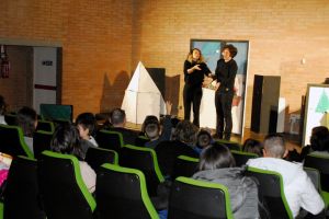 01 Spettacolo Il Bambino Babbo Natale Centro Civico Decima 2 Dicembre Collettivo Crisi Collettiva Spettacolo Per Bambini Verticale