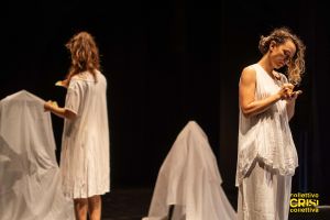 03 Foto Spettacolo Autentica Donne Conspevolezza Introspezione Spettacoli Teatrali Collettivo Crisi Collettiva Bologna Compagnia Teatro.jpg
