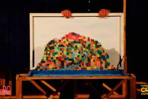 05 Foto Spettacolo Infanzia Tema Colori Storia Spettacoli Teatrali Collettivo Crisi Collettiva Compagnia Teatro Bambini Zaro Teatro Isola Quadrettini