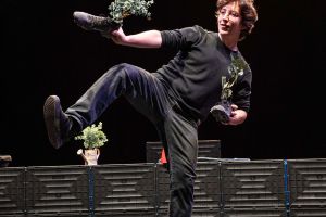 05 Foto Spettacolo Infanzia Tema Ecologia Spettacoli Teatrali Collettivo Crisi Collettiva Bologna Compagnia Teatro Scuole