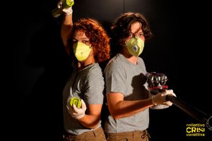 08 Spettacolo Teatrale Bug Busters Vincitore Premio Scenario 2026 Collettivo Crisi Collettiva Bologna Compagnia Teatro