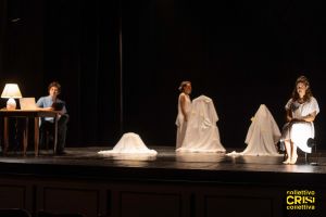 09 Foto Spettacolo Autentica Donne Conspevolezza Introspezione Spettacoli Teatrali Collettivo Crisi Collettiva Bologna Compagnia Teatro.jpg