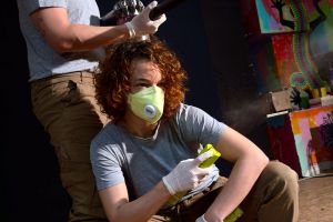 09 Spettacolo Teatrale Bug Busters Vincitore Premio Scenario 2026 Collettivo Crisi Collettiva Bologna Compagnia Teatro