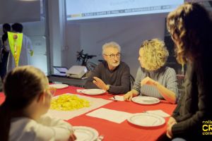 12 Foto Spettacolo Esercizi Di Umile Potere Spettacoli Teatrali Collettivo Crisi Collettiva Bologna Compagnia Teatro Regole