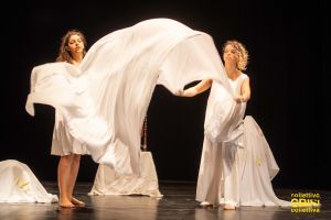 12 Foto Spettacolo Autentica Donne Conspevolezza Introspezione Spettacoli Teatrali Collettivo Crisi Collettiva Bologna Compagnia Teatro.jpg