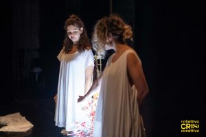 23 Foto Spettacolo Autentica Donne Conspevolezza Introspezione Spettacoli Teatrali Collettivo Crisi Collettiva Bologna Compagnia Teatro.jpg