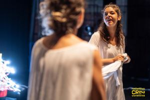 28 Foto Spettacolo Autentica Donne Conspevolezza Introspezione Spettacoli Teatrali Collettivo Crisi Collettiva Bologna Compagnia Teatro.jpg